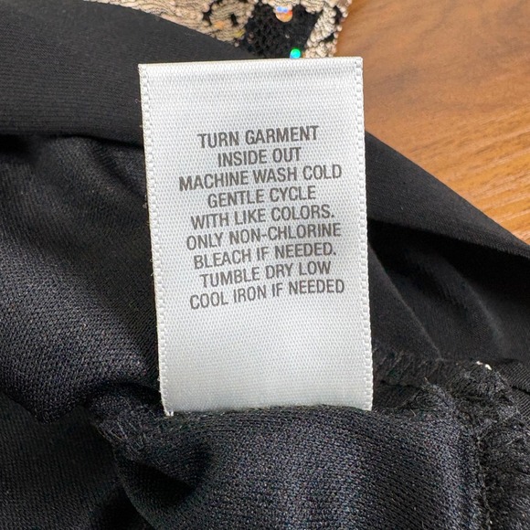 Dressbarn Woman 1X Top Black Gold Lace Sequined‎ Flutter Sleeve Party Blouse - Picture 9 of 13